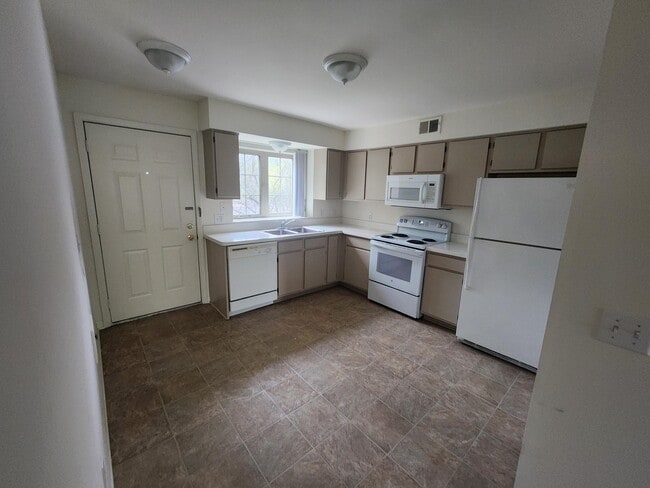 Building Photo - Liberty Woods