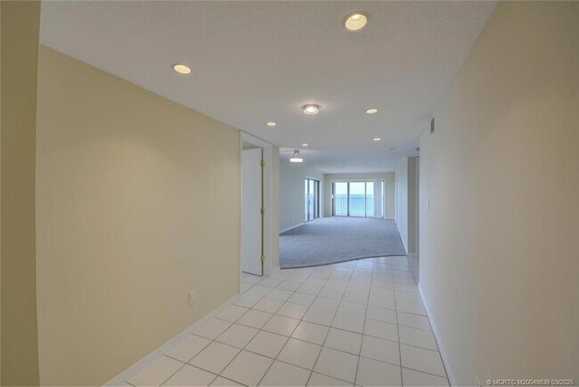 Primary Photo - 10044 S Ocean Dr
