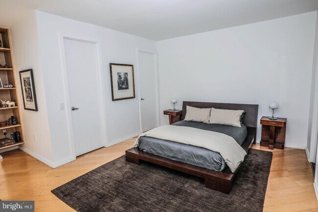 Building Photo - 241 S 6th St