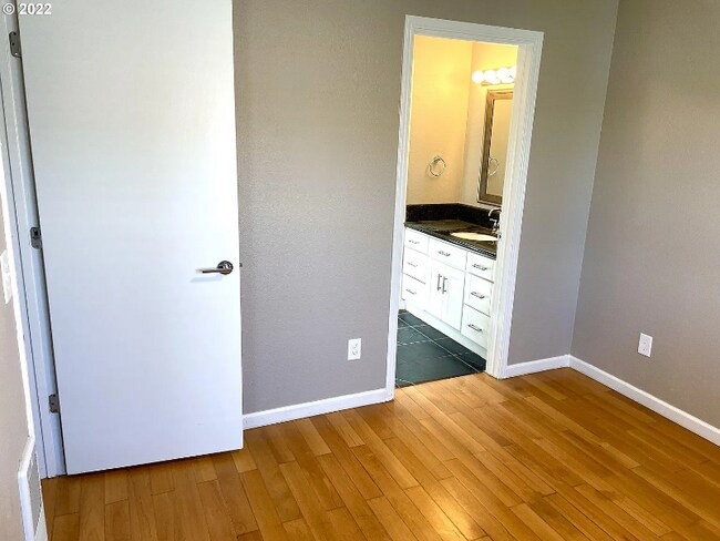 Building Photo - 5635 SE 84th Ave