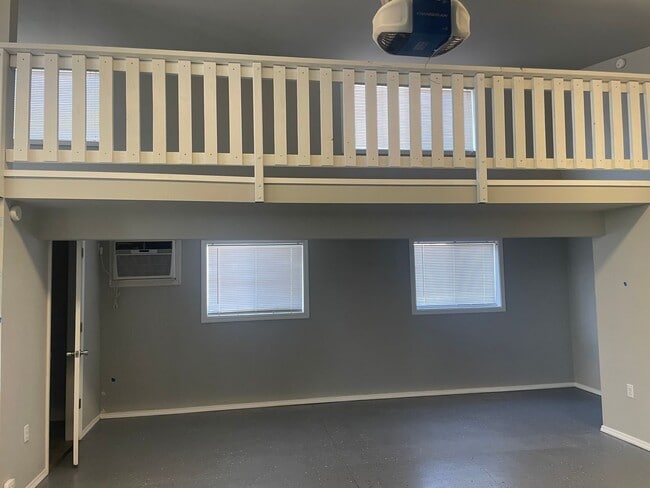 Building Photo - Loft Apartment/ Garage For Rent
