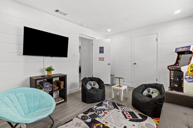 Building Photo - 3204 NW 10th St