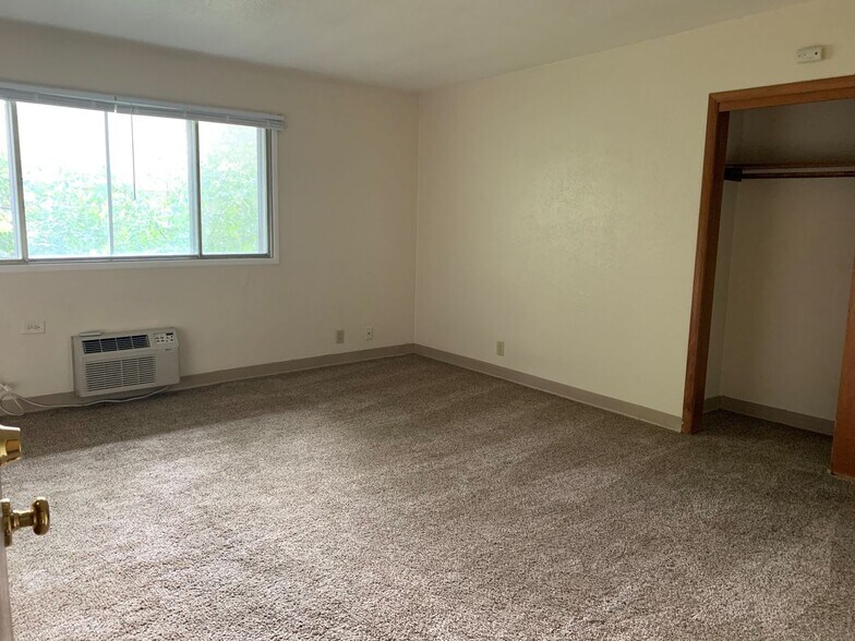 1215 S Dewey St Apartments 1215 S Dewey St Eau Claire WI 54701