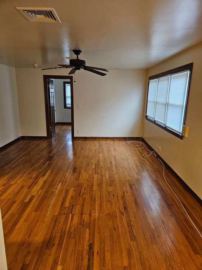 Building Photo - 340 W State St