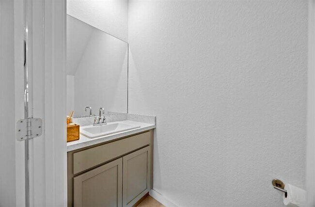 Building Photo - 369 NW 8th Ct