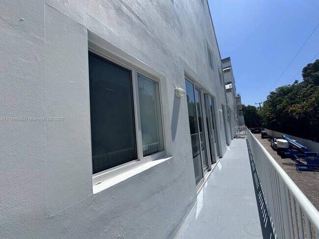 Building Photo - 50 Ocean Ln Dr