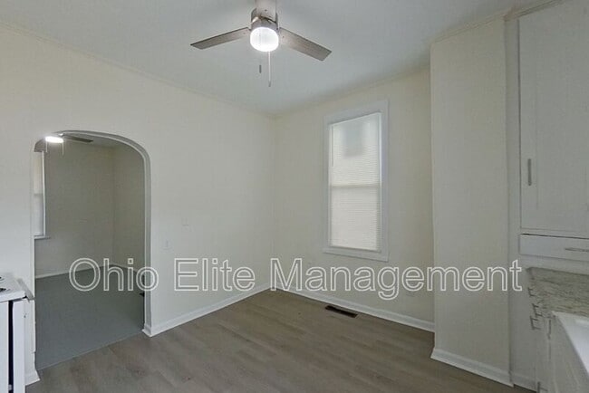 Building Photo - 1473 Thomas Ave