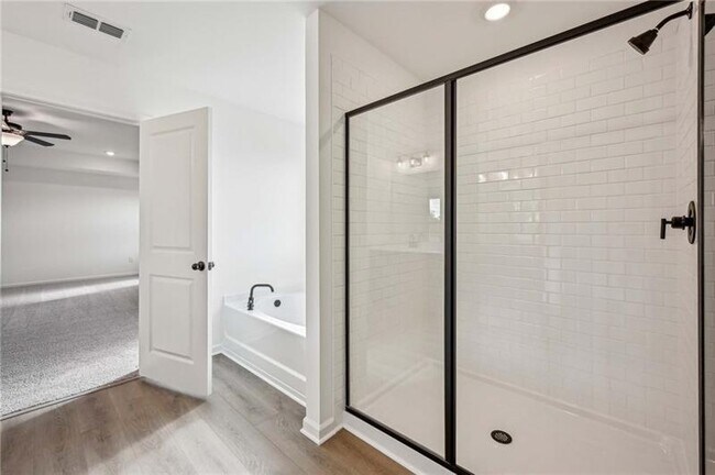 Building Photo - 564 Silverleaf Trl