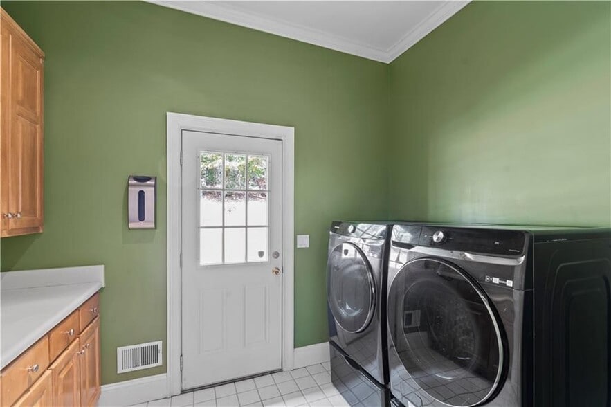 Building Photo - 235 Smokerise Trce