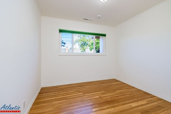 Building Photo - Gorgeous Home | Desirable Location