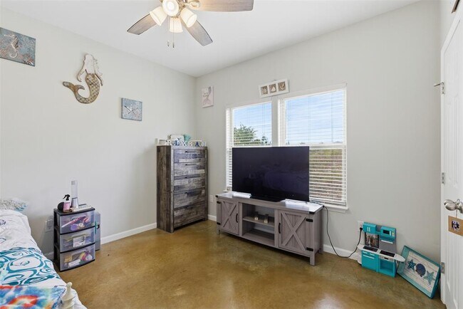 Building Photo - 152 Spring Hollow Trail