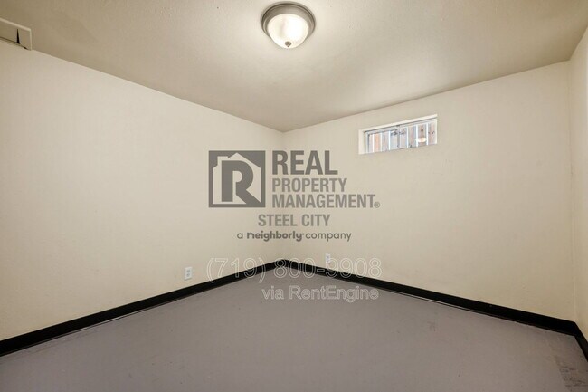 Building Photo - 909 W Evans Ave