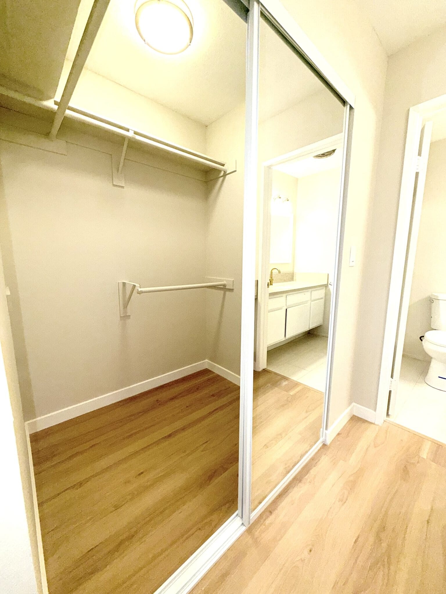 Building Photo - 620 E San Jose Ave