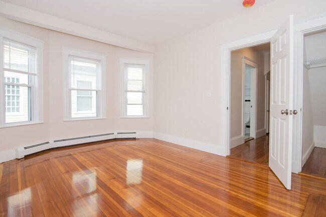Building Photo - Unique BU Apartment