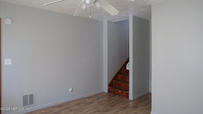 Building Photo - 1609 W 13th St