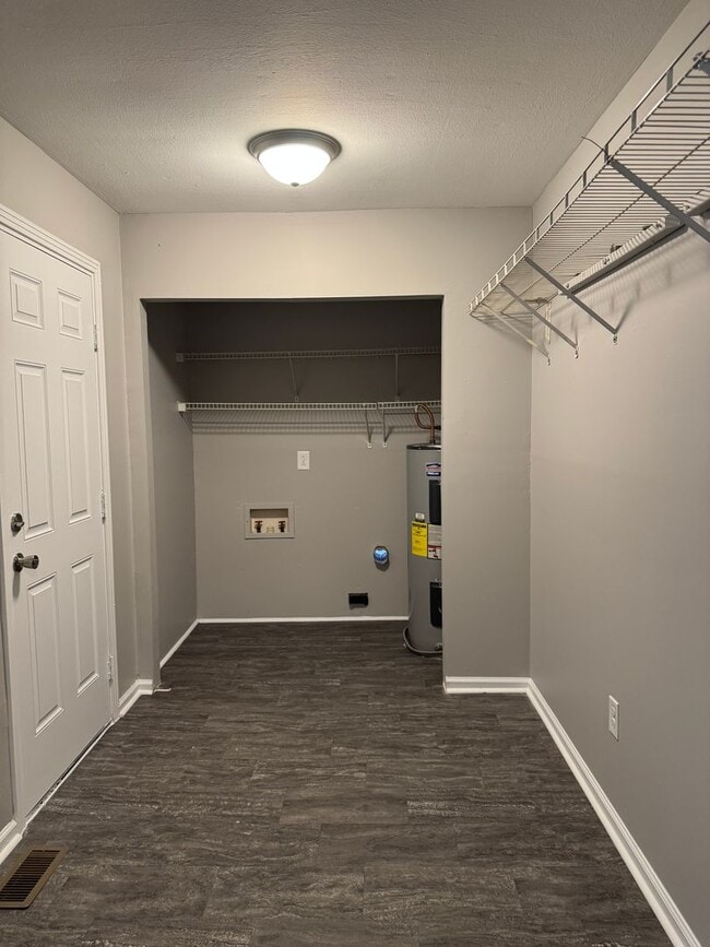 Building Photo - Great Location! 2 bed 1 bath off 101st!