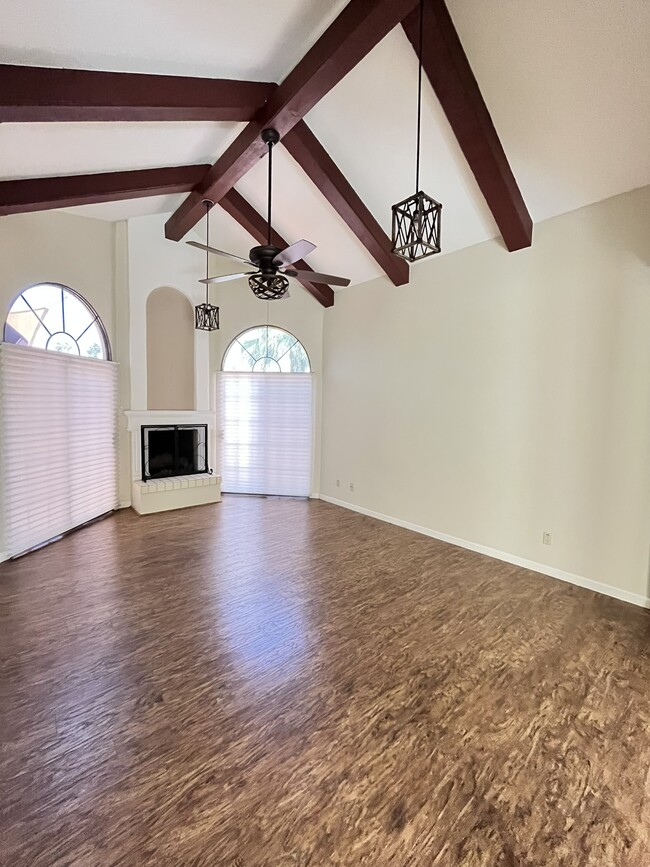 Building Photo - 7955 E Chaparral Rd