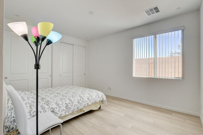 Building Photo - 10276 Thurso Ave