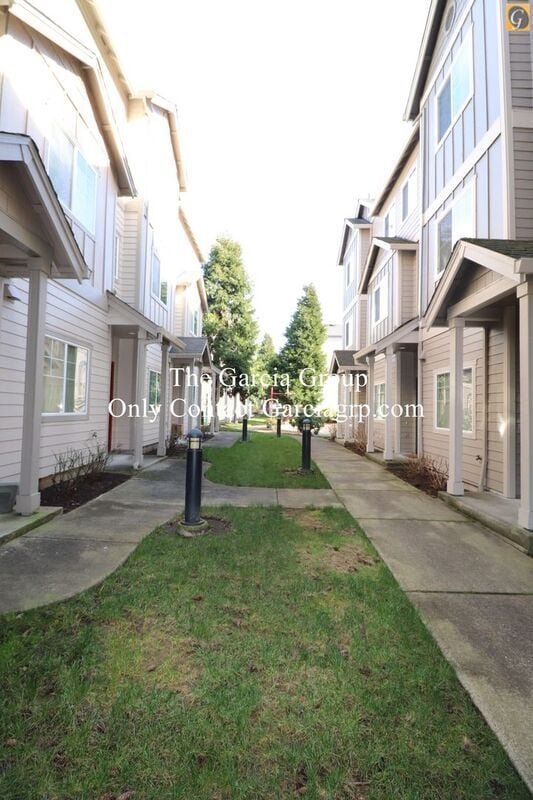 Building Photo - 10377 SW Ridgepath Ln