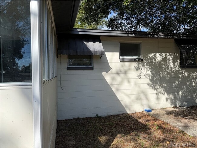 Building Photo - 7 N Jackson St