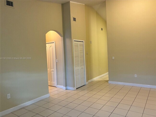 Building Photo - 1666 SE 27th Ct