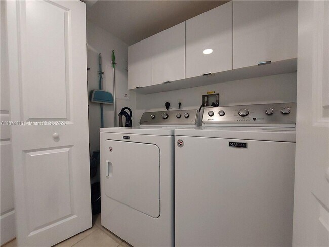 Building Photo - 1250 S Miami Ave