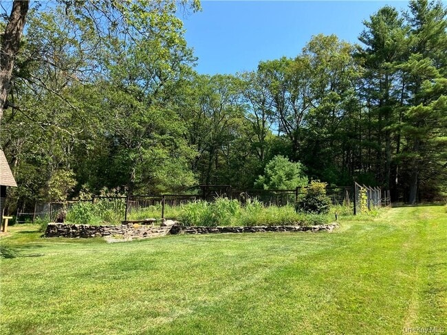 Building Photo - 283 Lake View Dr