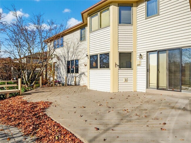 Building Photo - 9 Glen Valley Dr