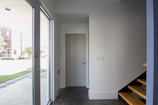 Building Photo - 5301 Chenevert St