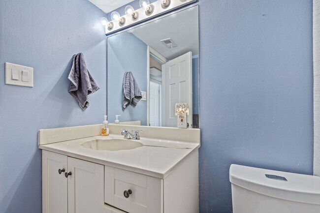 Building Photo - Fully Furnished 2Bedroom in Coronado Cove