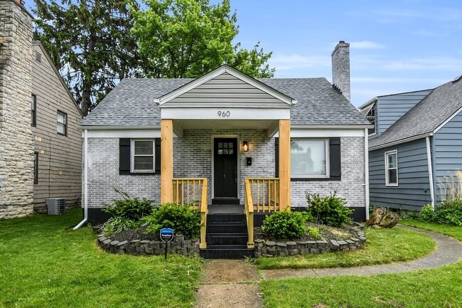 Primary Photo - Renovated 3 Bedroom Home