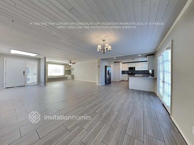 Building Photo - 2130 E Concorda Dr