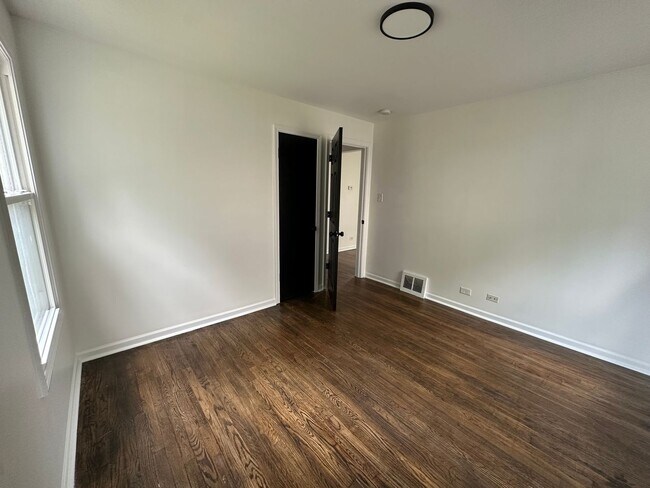 Building Photo - FREE APPLICATION!! Beautiful 4 bedroom hou...