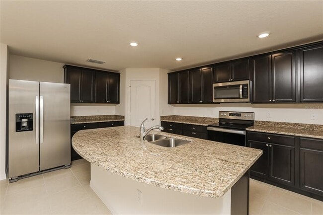 Building Photo - 35665 Rose Moss Ave