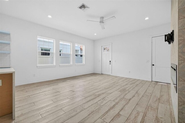 Building Photo - 611 24th Ave N