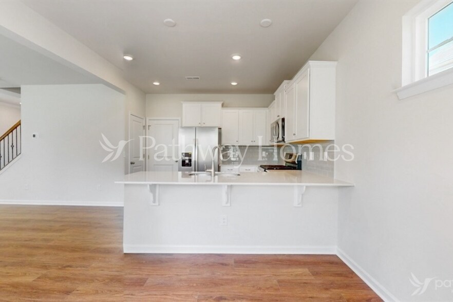 Building Photo - 335 Kennerly Center Dr
