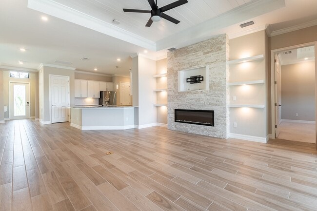 Building Photo - Stunning Country Club East Unfurnished Res...