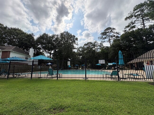 Building Photo - 18385 Ten Oaks Ct