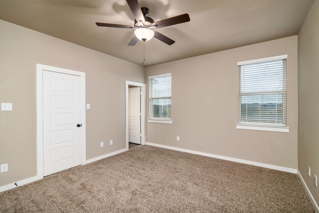 Building Photo - GORGEOUS 3 BEDROOM 2.5 BATH DUPLEX LOCATED...