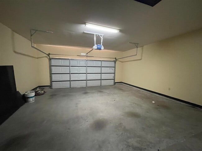 Building Photo - 3122 Rosco Dr