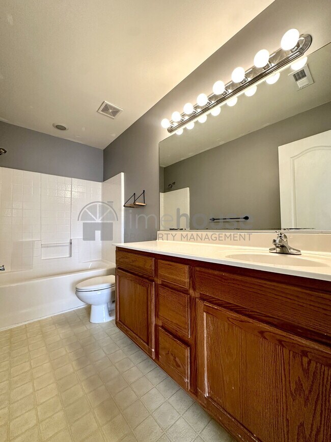 Building Photo - 4452 Leamore Square Rd