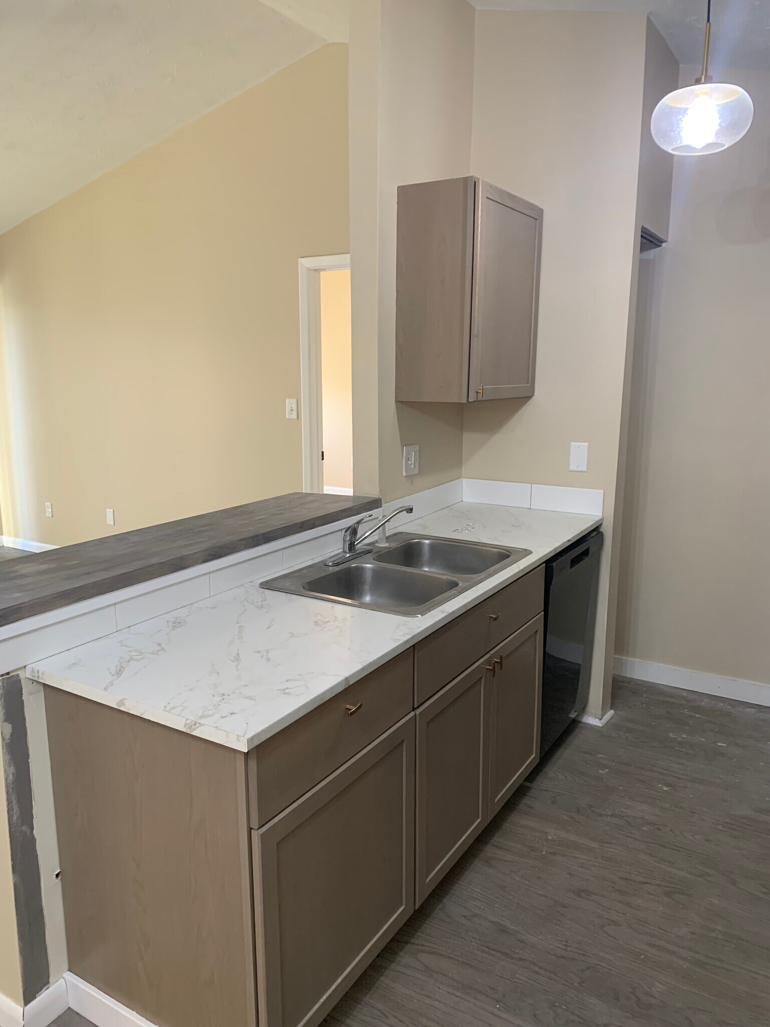 Building Photo - 4240 Village Parkway Cir E