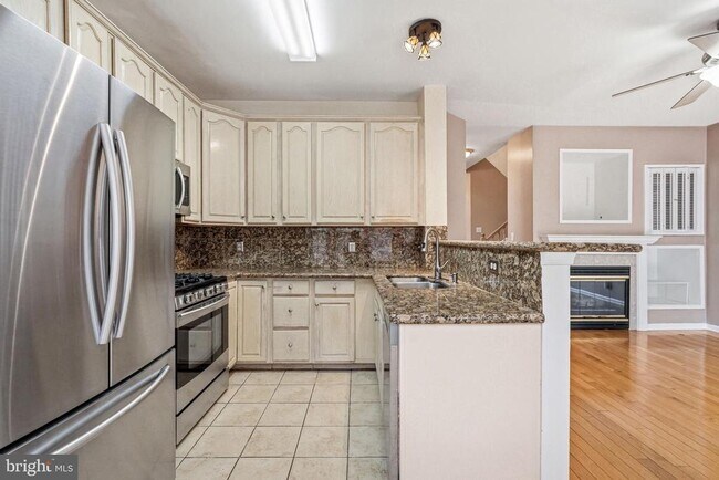 Building Photo - 445 Tuvira Ln