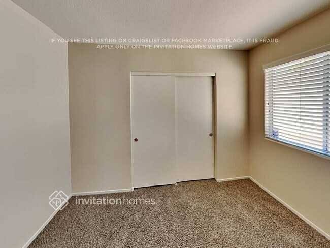 Building Photo - 5912 Trumbull St