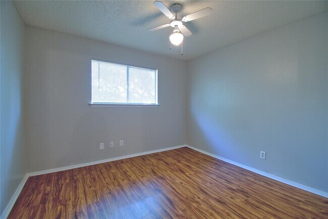 Building Photo - 1707 Onion Creek Village Dr
