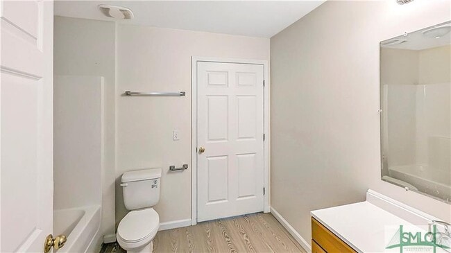 Building Photo - 801 Davis Ave