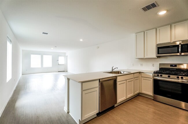 Building Photo - 26707 Feather Reed Dr