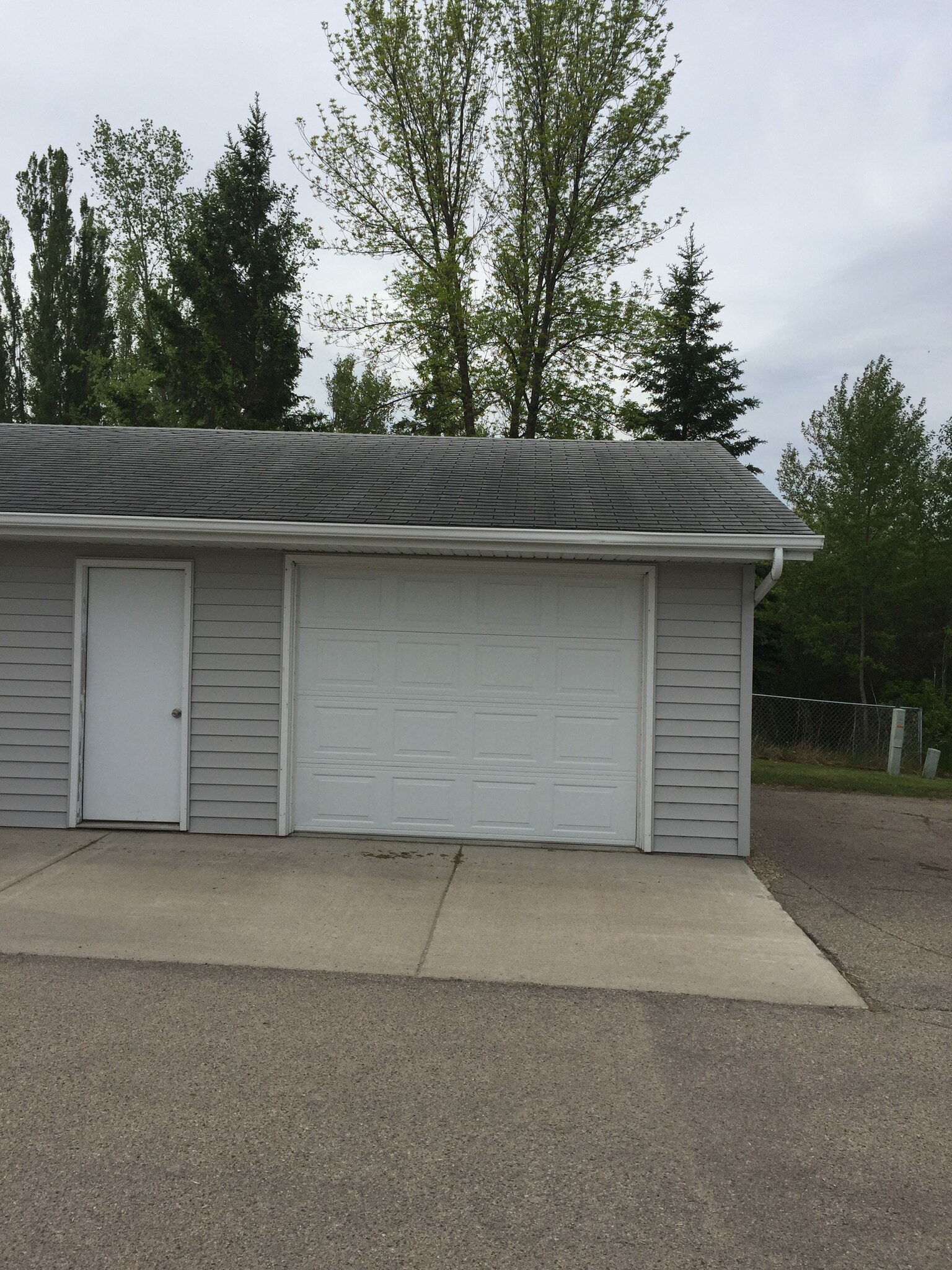 Building Photo - 1203 Greenhill Dr