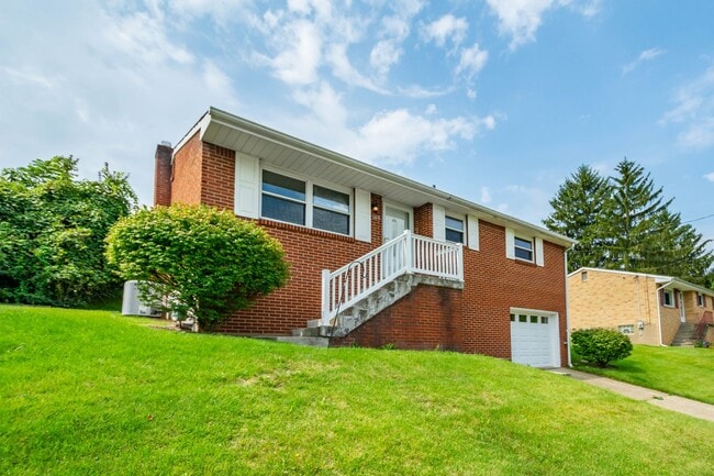 Primary Photo - AVAILABLE OCT 1ST!! GORGEOUS 2 BEDROOM IN ...