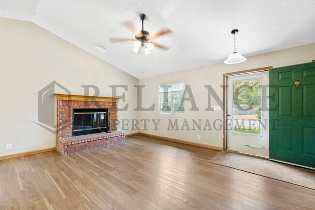 Building Photo - 2014 N Pine Grove St